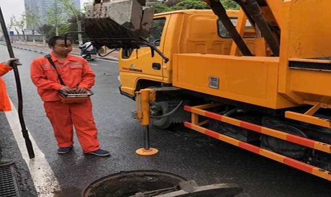 化糞池清理車多少錢一車- 質(zhì)量和服務(wù)的兩難選擇
