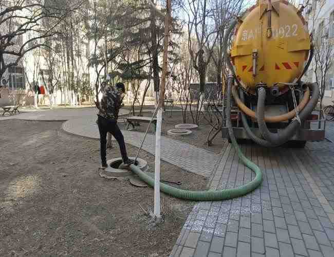 化糞池清理，防止死亡陷阱，守護(hù)城市健康