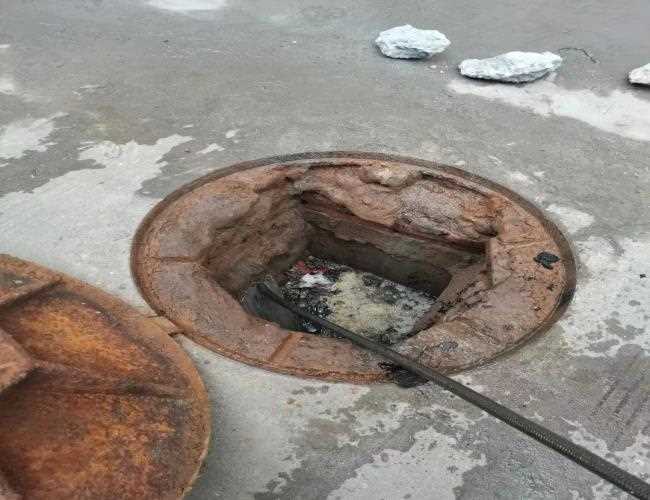 衛(wèi)生間三通下水道堵塞怎么辦污水渠運(yùn)輸一次多少錢