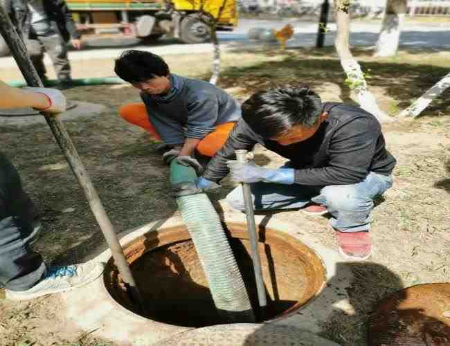抽污水防生態(tài)風(fēng)險(xiǎn)，凈化環(huán)境急先鋒