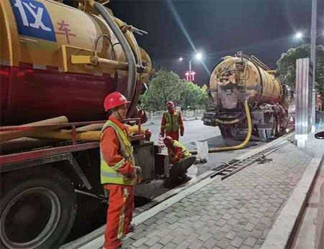 化糞池清理師傅的日常工作你知道多少？